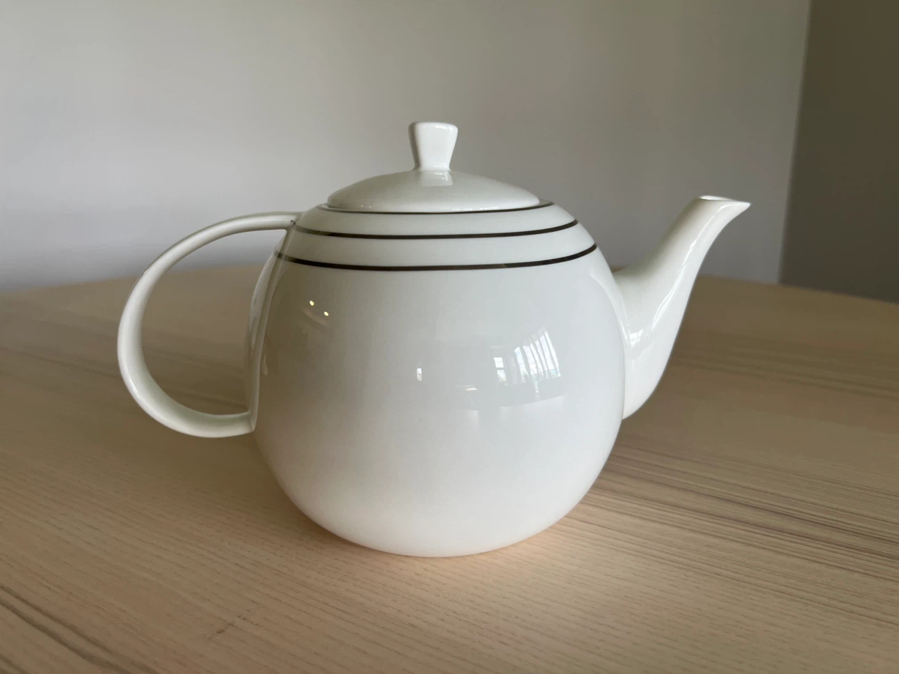 «Rhubarb» Teapot, designed in Australia, White Bone China