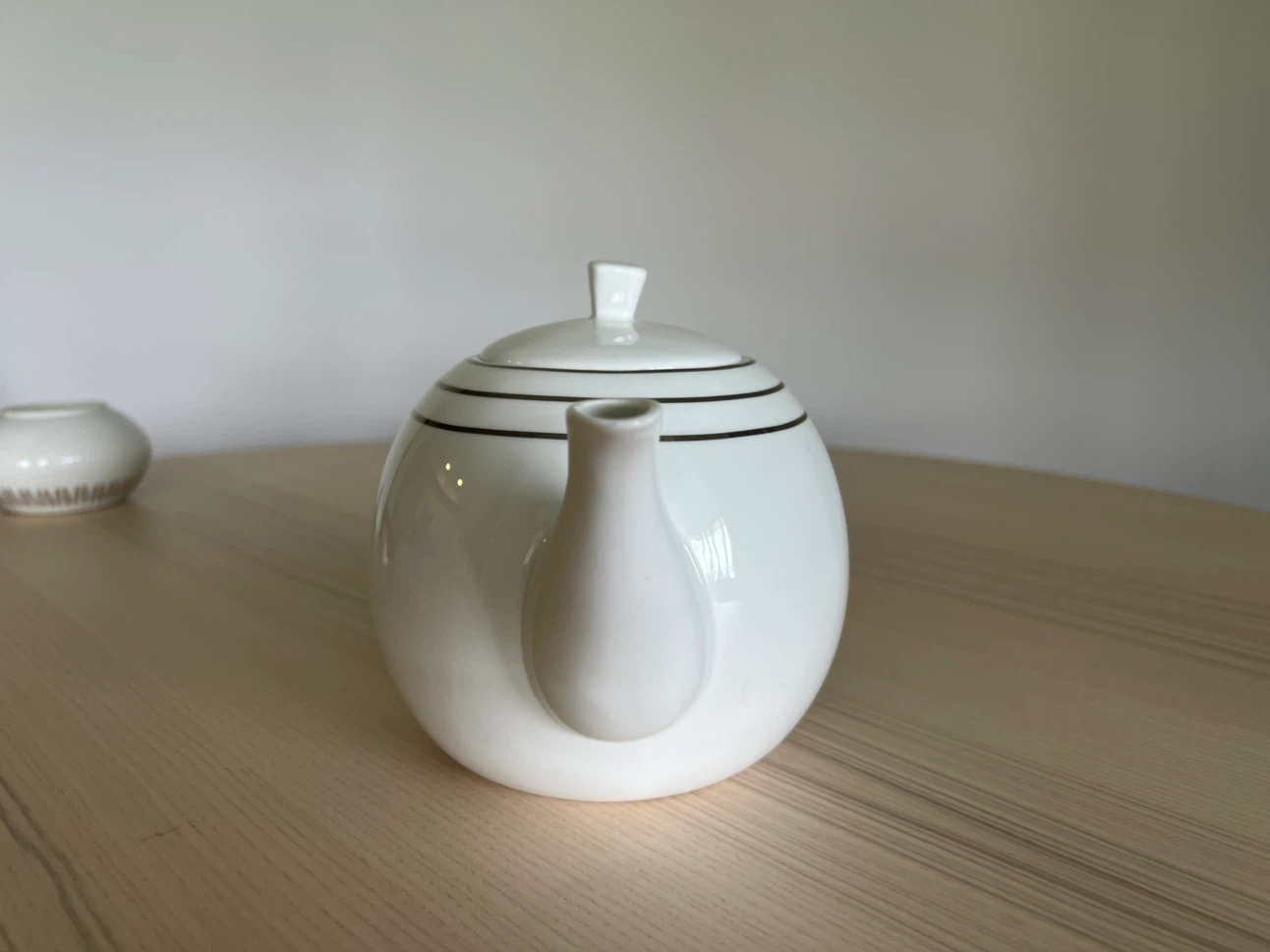 «Rhubarb» Teapot, designed in Australia, White Bone China - photo 3