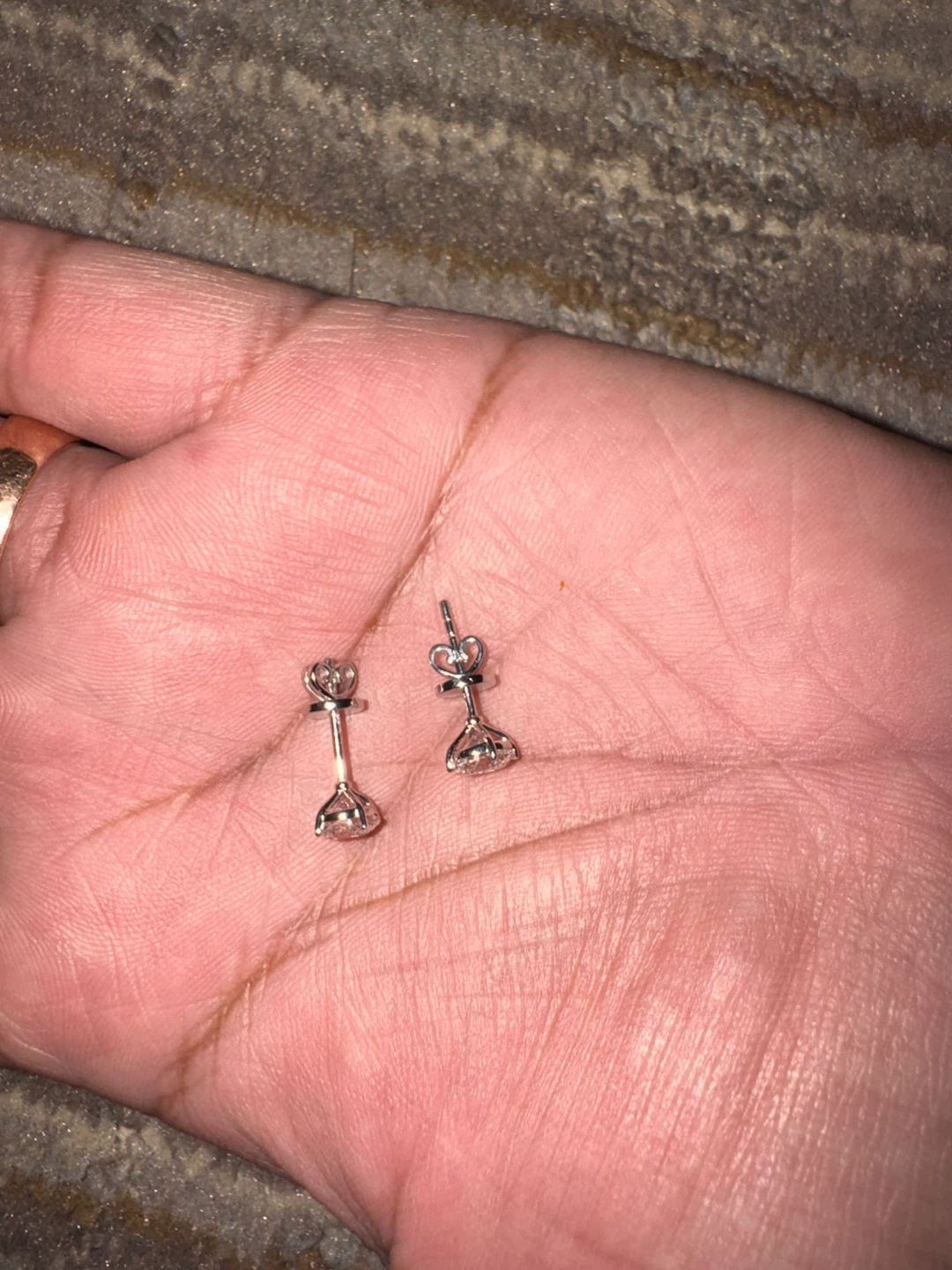 Stunning 10k White Gold Diamond Earrings – 2.01 Carat - photo 2