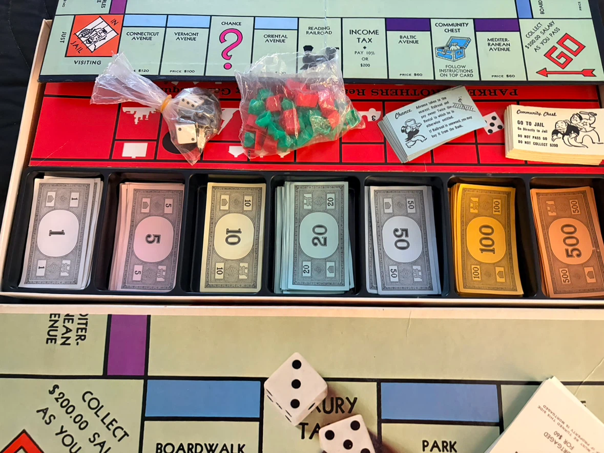 Monopoly Parker Brothers Board Game - photo 3