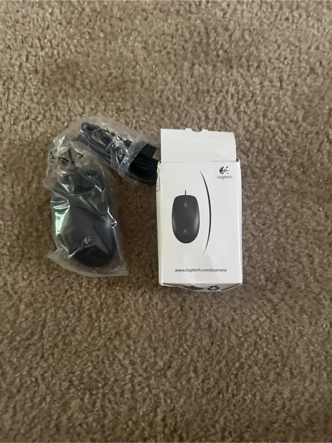 Logitech Wireless Mouse - photo 2
