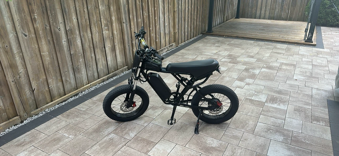 (ONLY 40 KM) Upgraded Ridstar Q20 E-Bike and Full Face Helmet