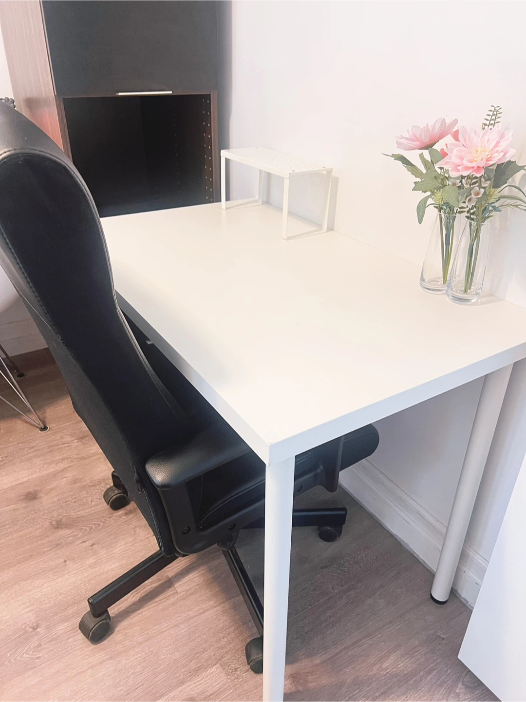 IKEA Desk and Black Office Chair,delivery available - photo 2