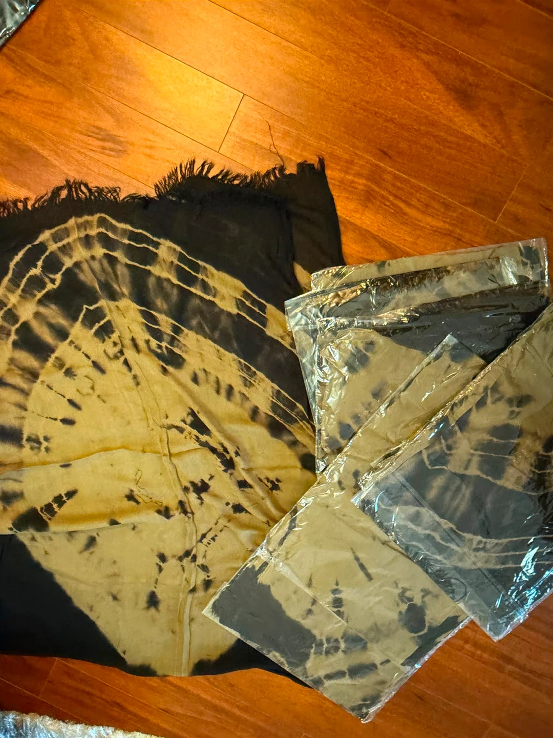 Tie-dye scarves set - photo 3