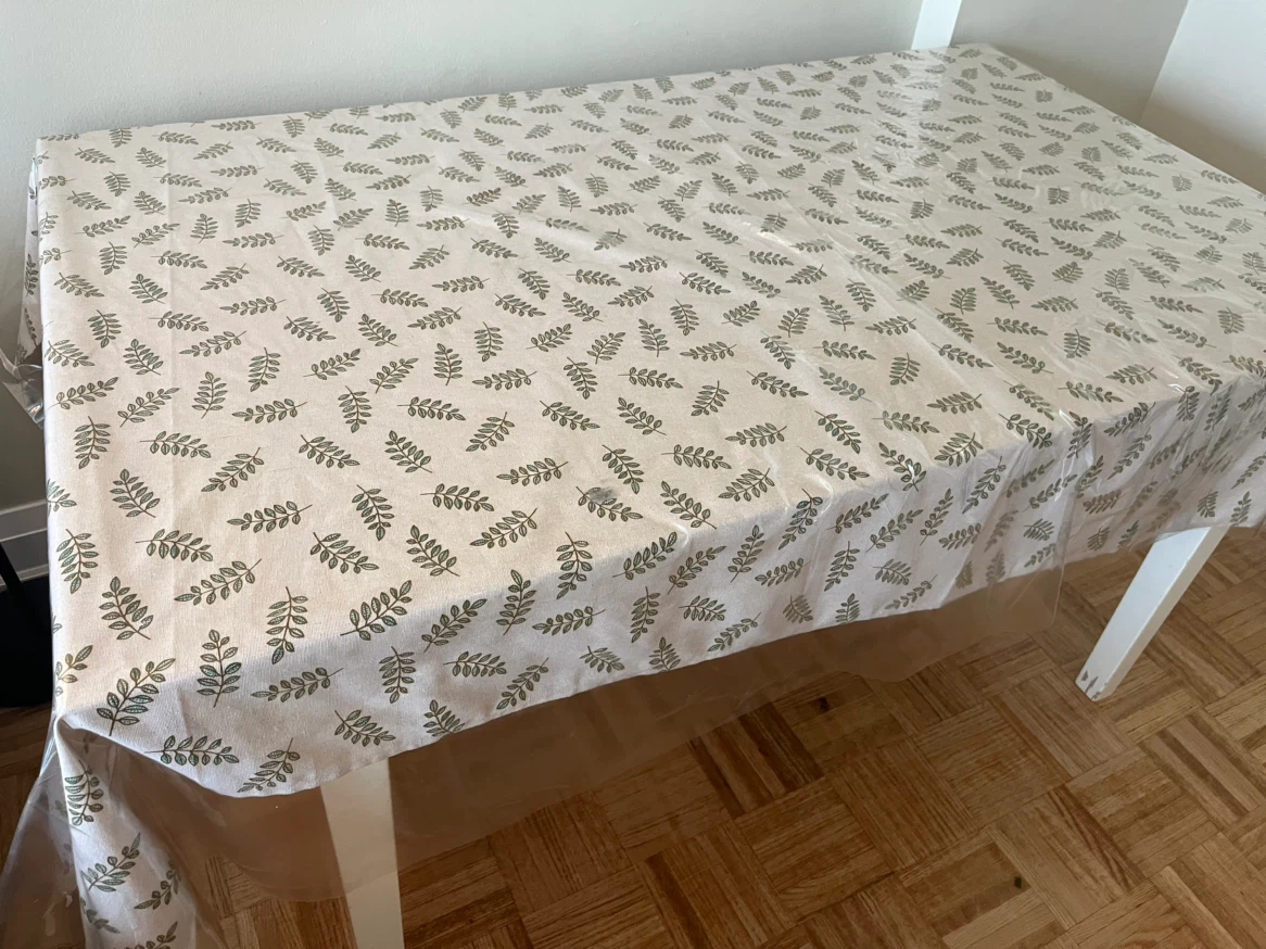 Extendable table [PICK UP JULY 17 only]