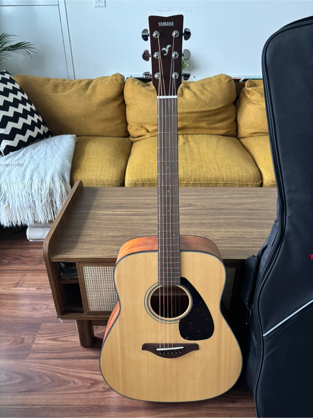 Yamaha FG800M Acoustic Guitar + Padded Bag (Like New)