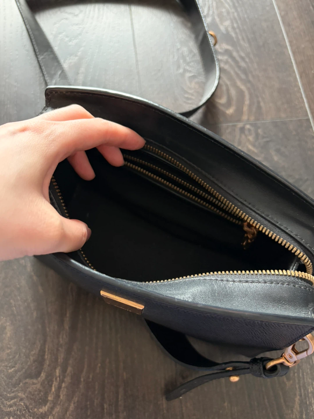 Korean Brand Black Leather Crossbody Bag - photo 4