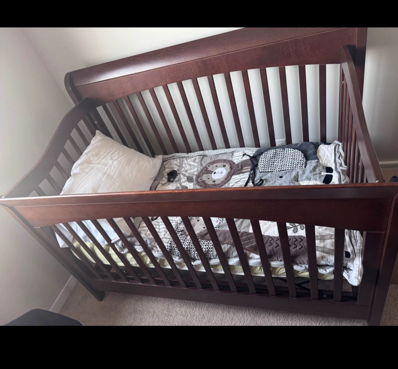 Wooden Crib with Animal Bedding - photo 2