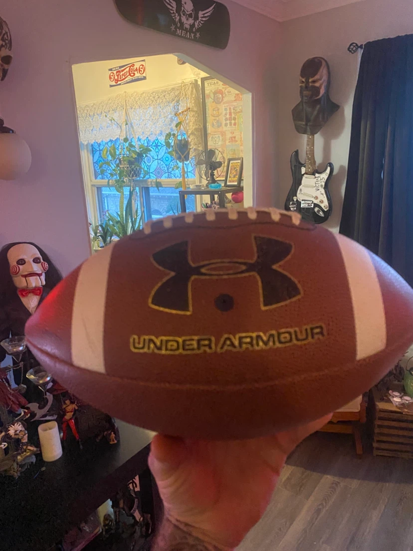 Under Armour Football 495