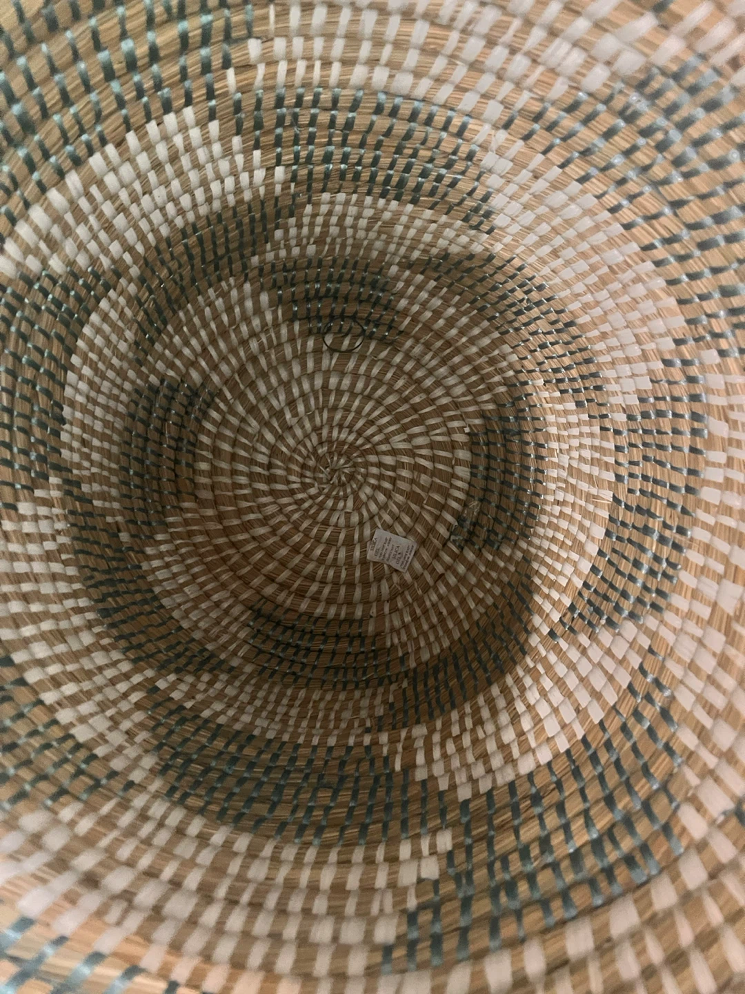 Woven seagrass basket with lid - photo 2