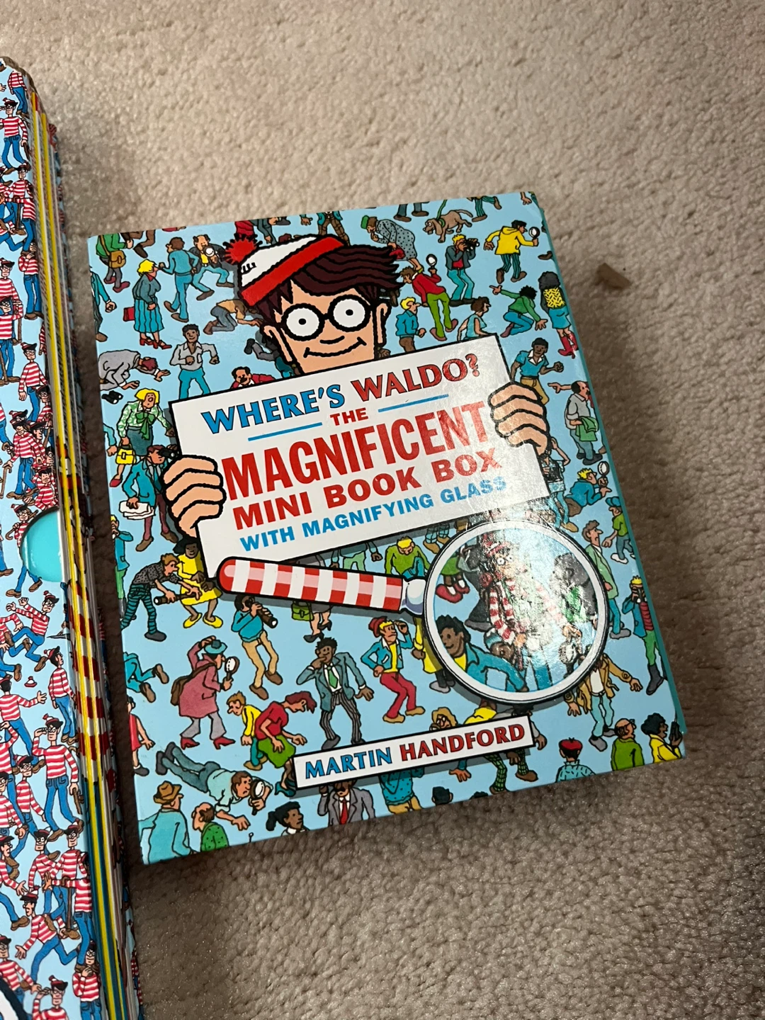Where's Waldo? Book sets with magnifying glass - photo 3