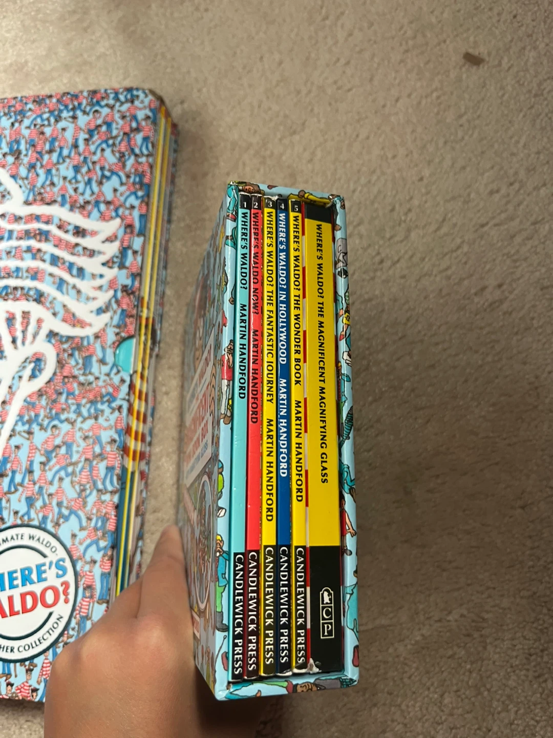 Where's Waldo? Book sets with magnifying glass - photo 4