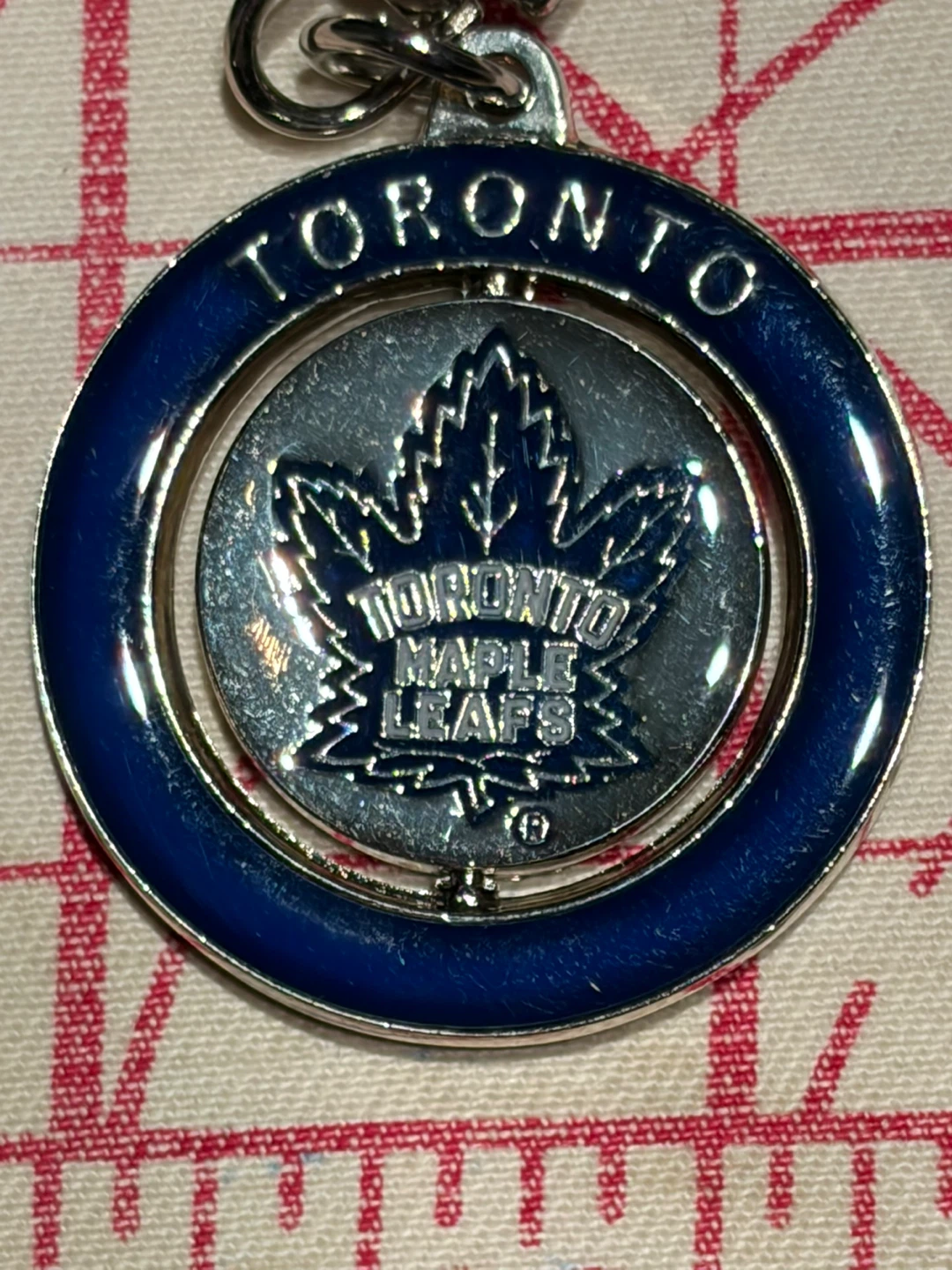 Toronto Maple Leafs Spinning Keychain - The Hockey News - photo 5
