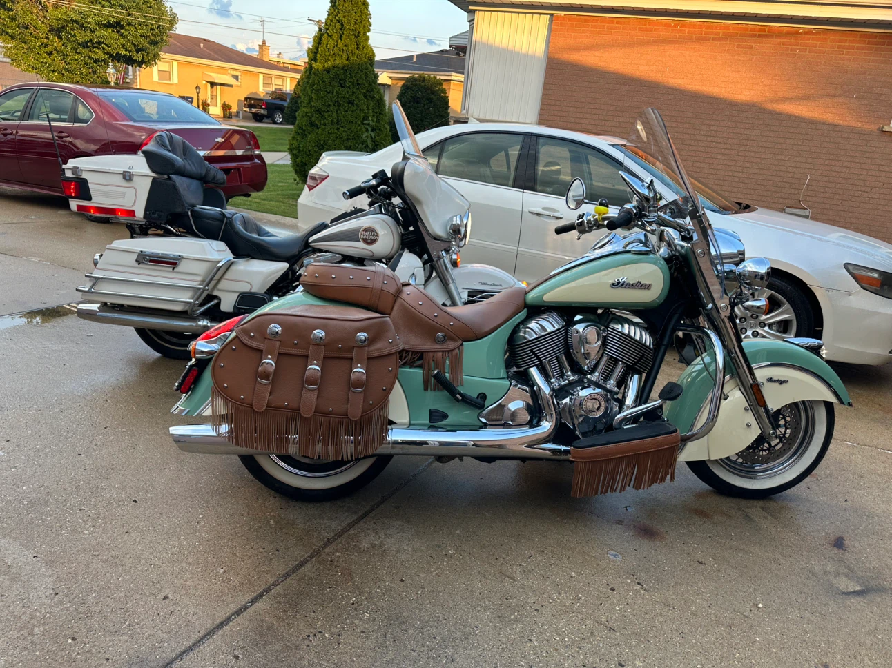 Indian Motorcycle Cruiser with Saddlebags - photo 3