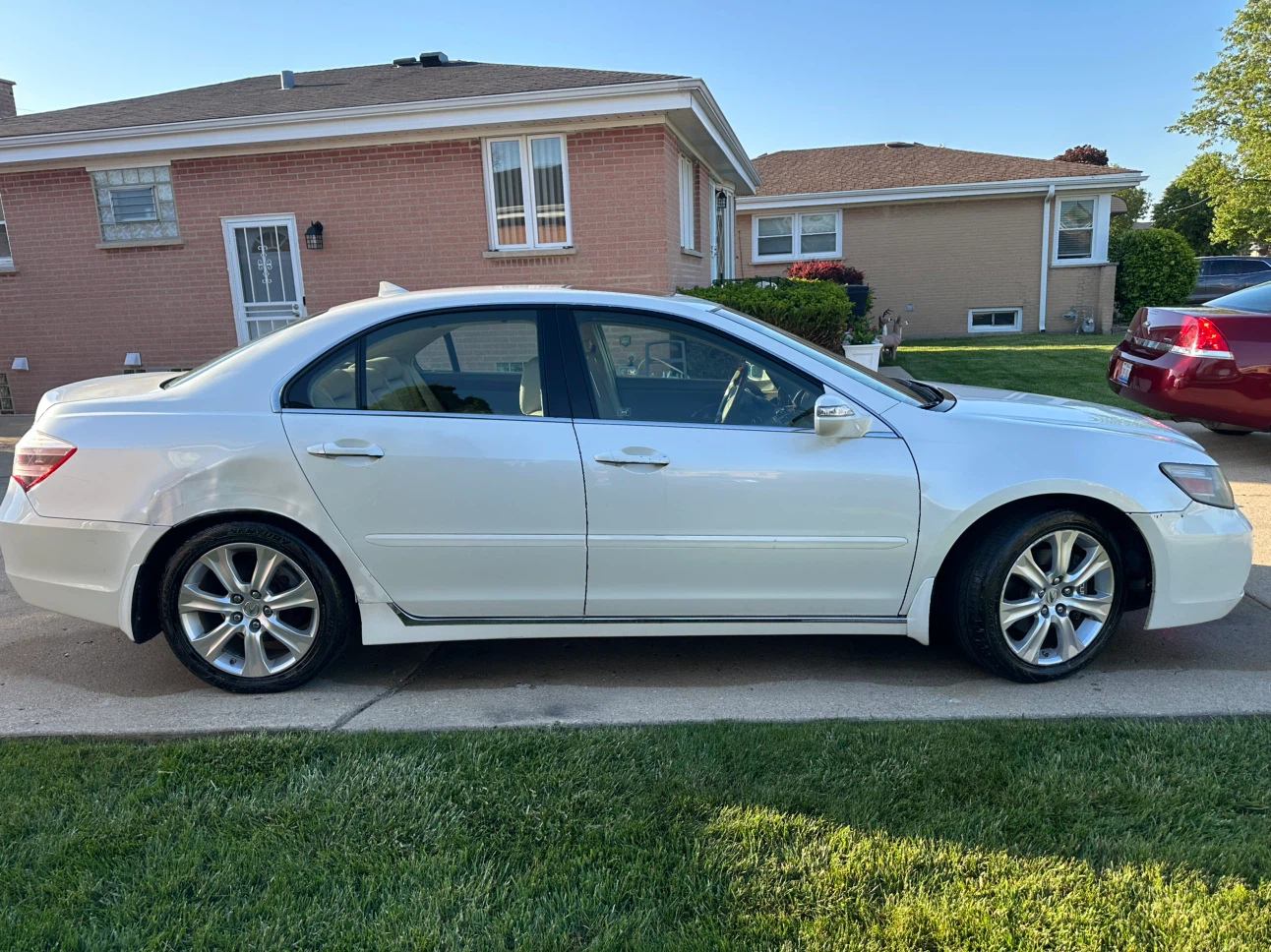 2010 White Acura RL Sedan - photo 2
