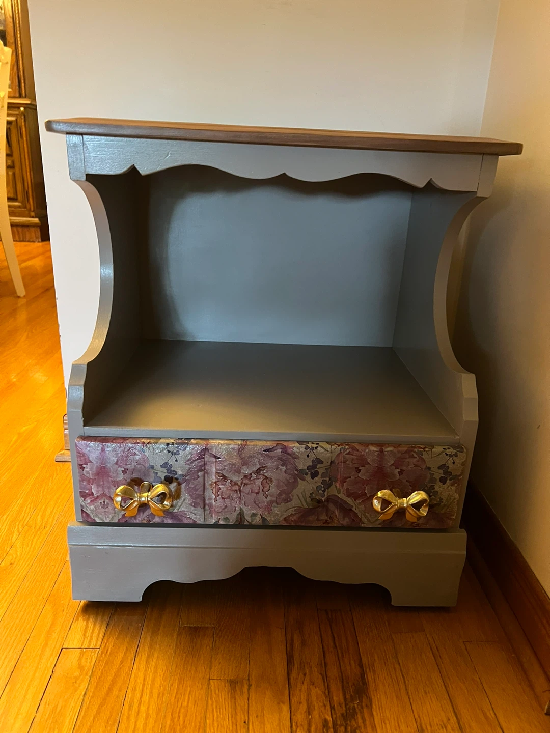 Vintage Style Grey Nightstand with Floral Drawers
