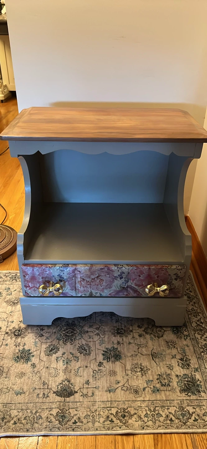 Vintage Style Grey Nightstand with Floral Drawers - photo 3
