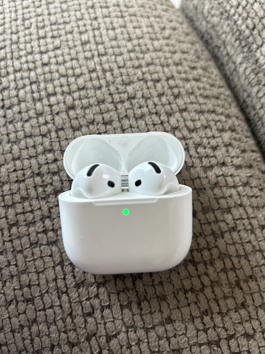 Apple AirPods 4s