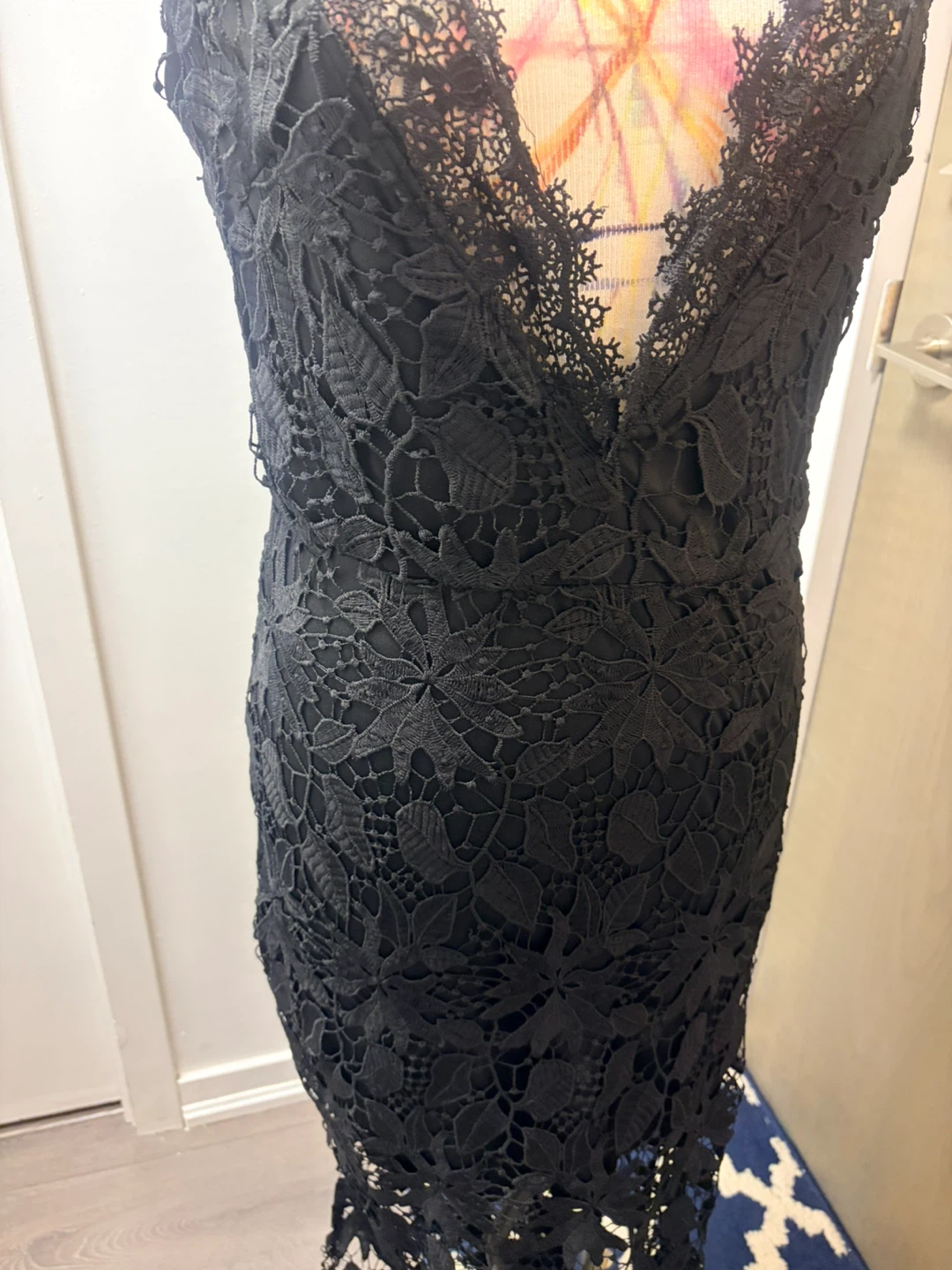 Black plunging neckline Lace Midi Dress - photo 4