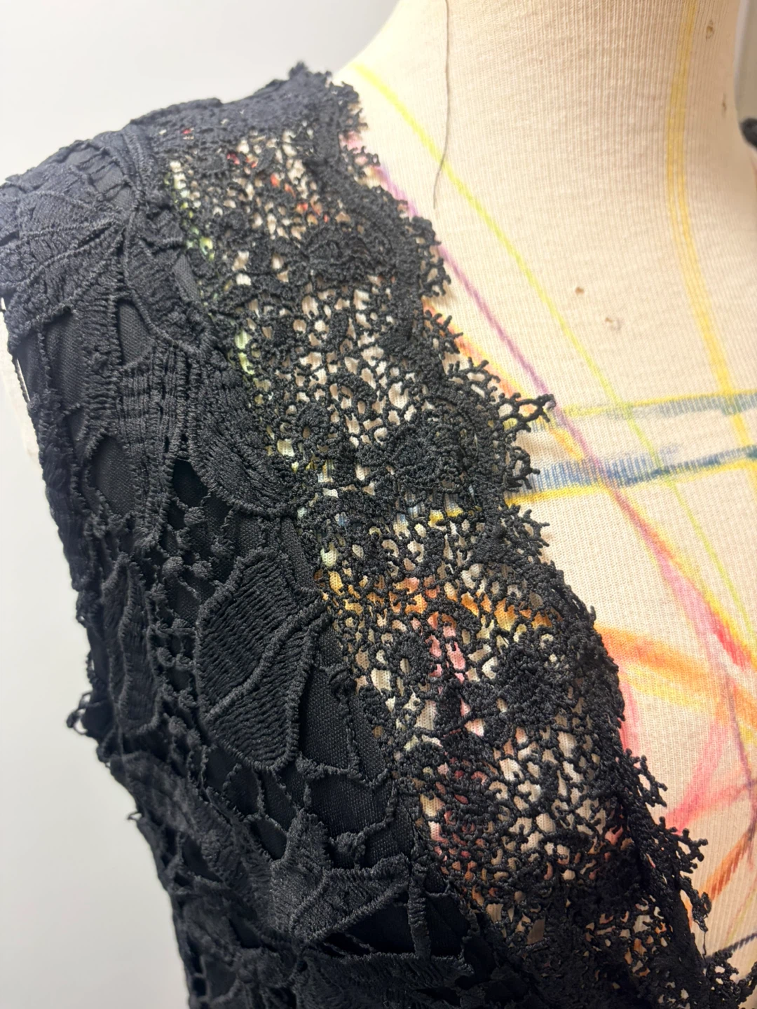 Black plunging neckline Lace Midi Dress - photo 3