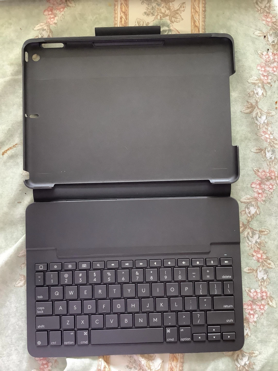Apple iPad with Logitech Slim Folio Case - photo 4