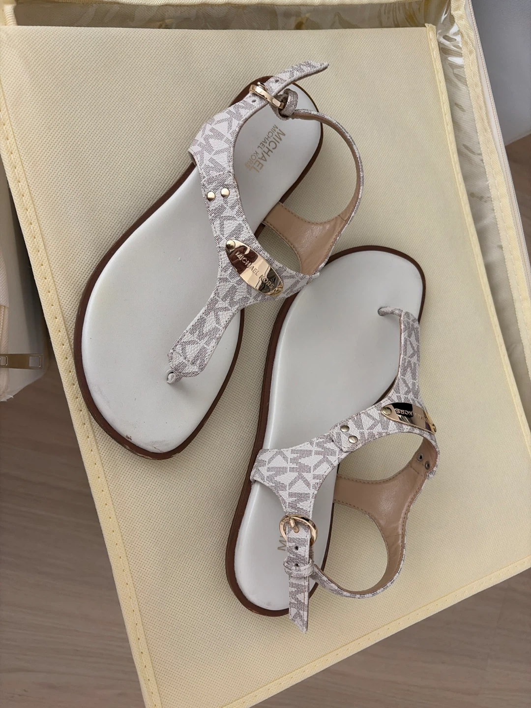 Michael Kors White Logo Flat Sandals Size 6.5