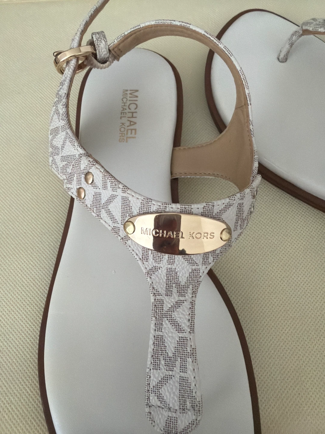 Michael Kors White Logo Flat Sandals Size 6.5 - photo 2