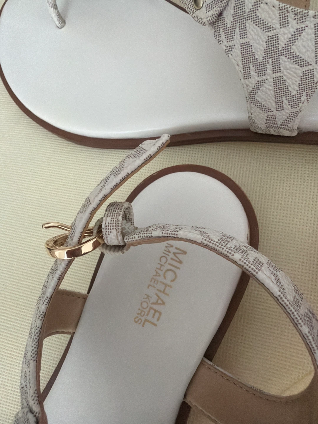 Michael Kors White Logo Flat Sandals Size 6.5 - photo 4