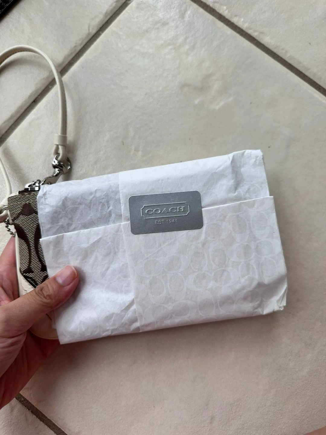 Brand New Coach Monogram Signature C Wristlet Pouch - photo 4
