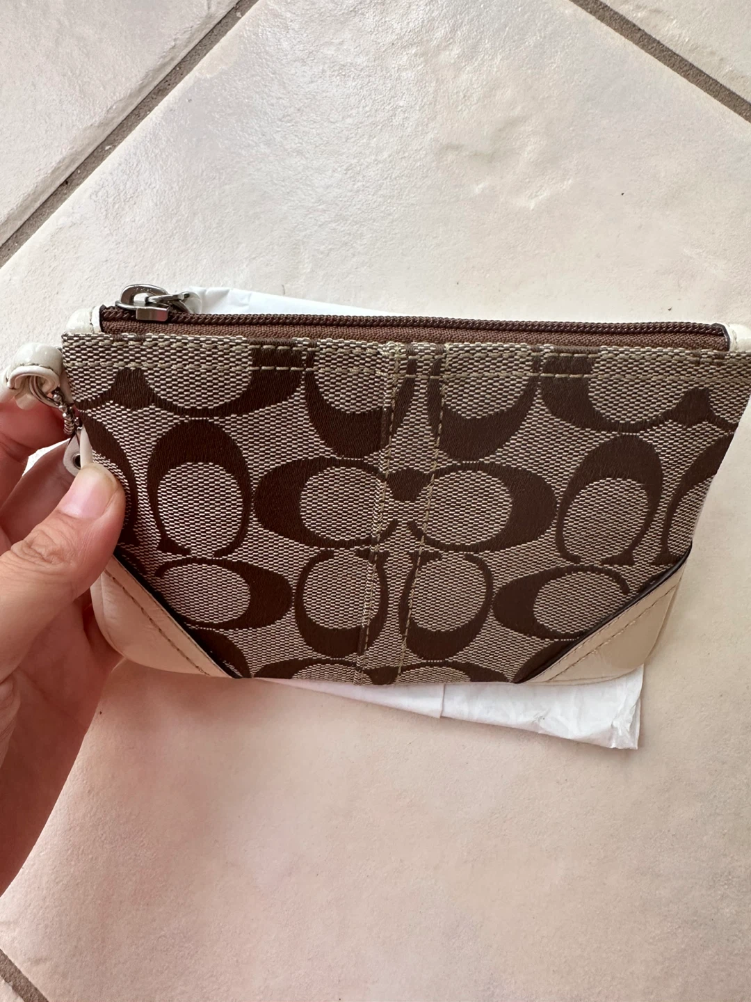 Brand New Coach Monogram Signature C Wristlet Pouch - photo 2
