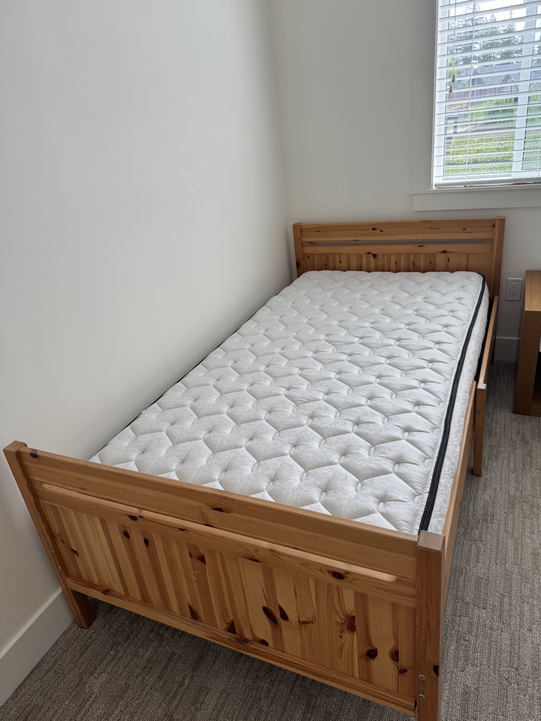 Wooden Twin Bed Frame with Mattress