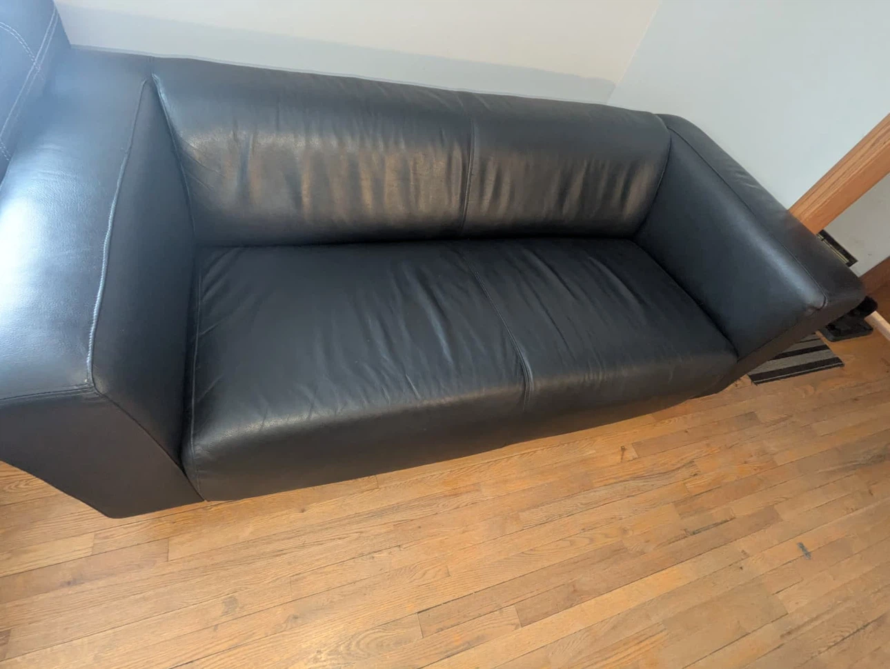 Loveseat Sofa genuine leather - Moving Sale - photo 2