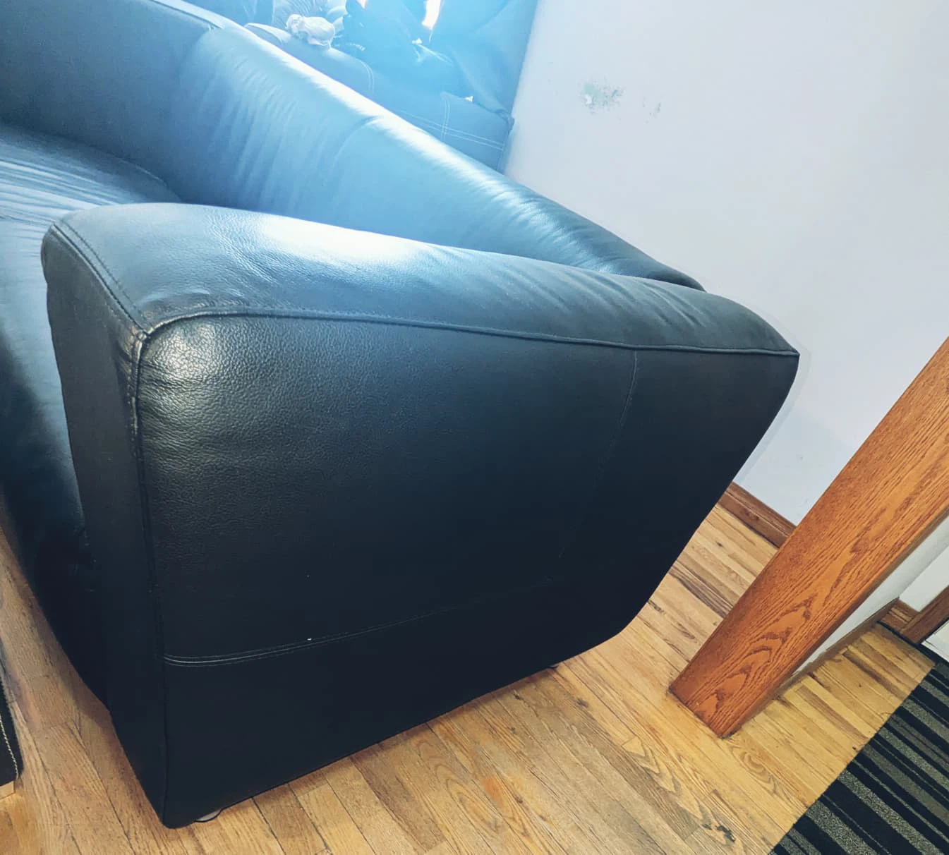 Loveseat Sofa genuine leather - Moving Sale - photo 5