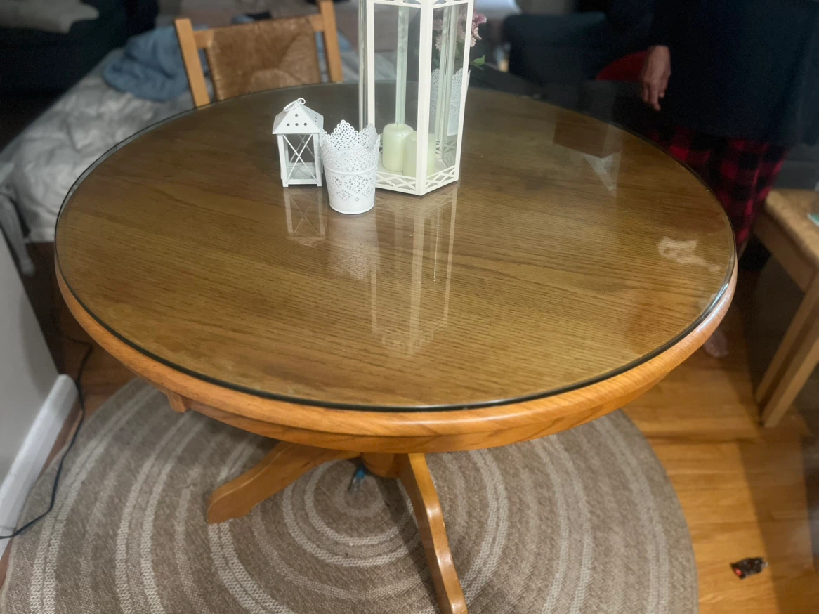 Selling a dinner table with 5 chairs - photo 3