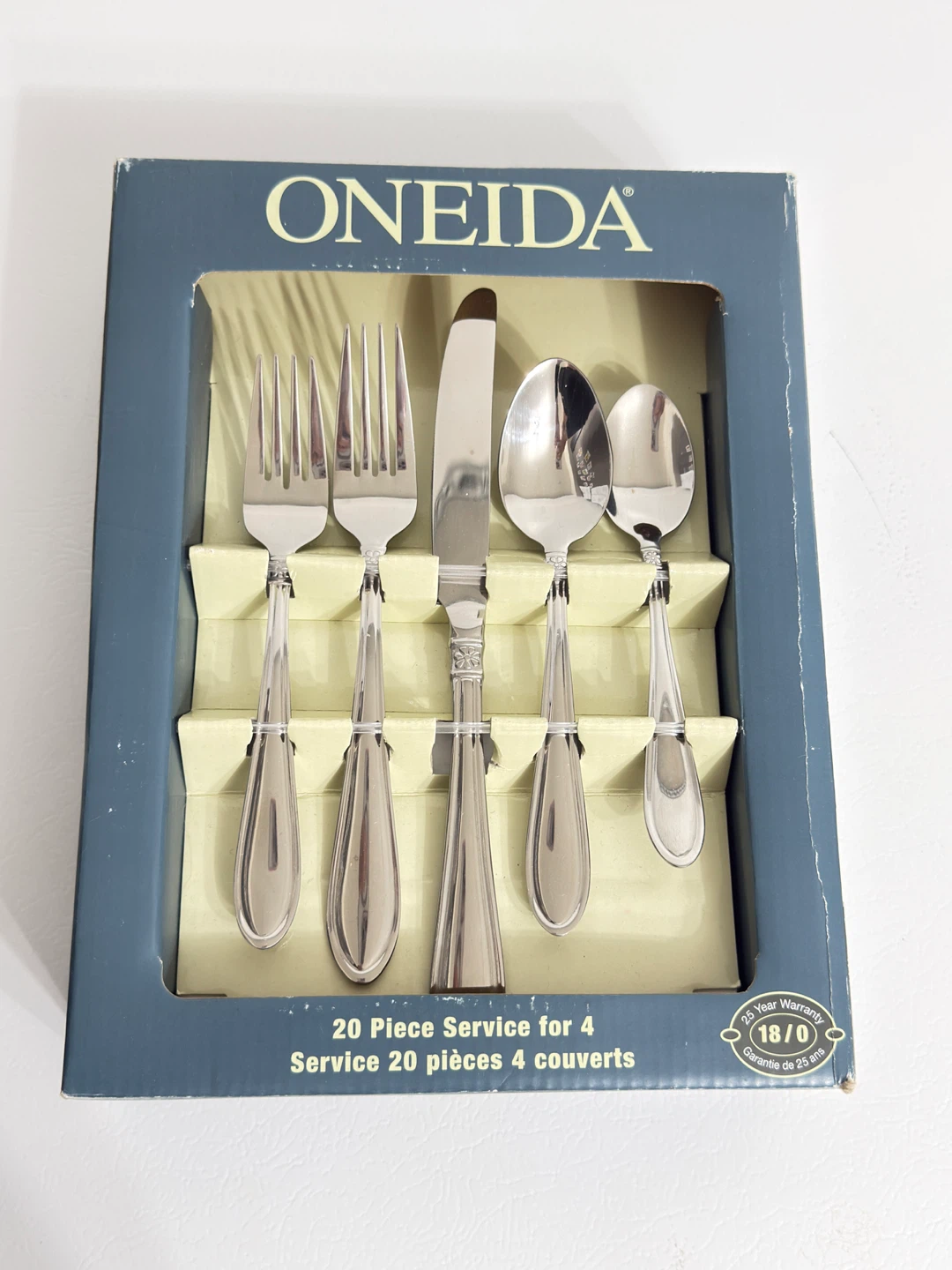 Oneida 20 Piece Stainless Steel Flatware Set Service for 4