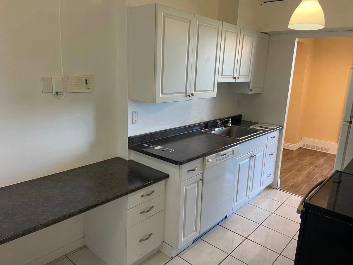 2 beds 1 bath apartment for Rent-Newly painted - photo 2