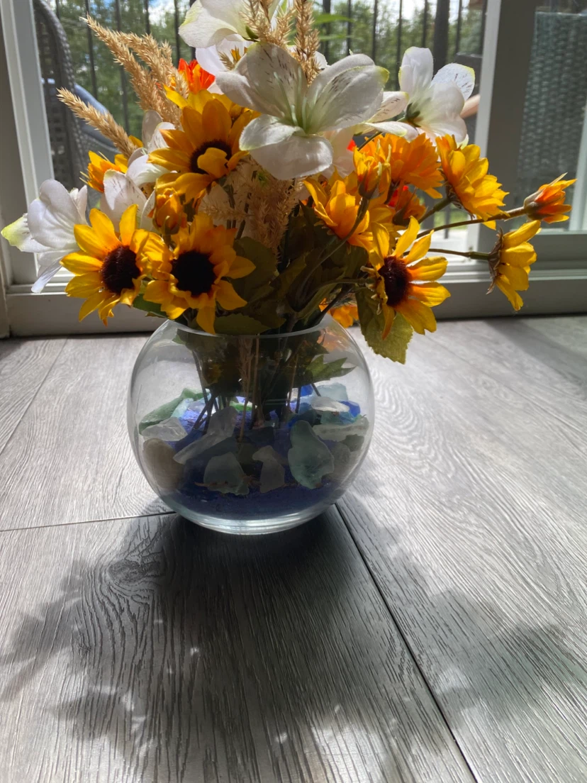 Artificial Flower Arrangement with Glass Vase - plastic flowers