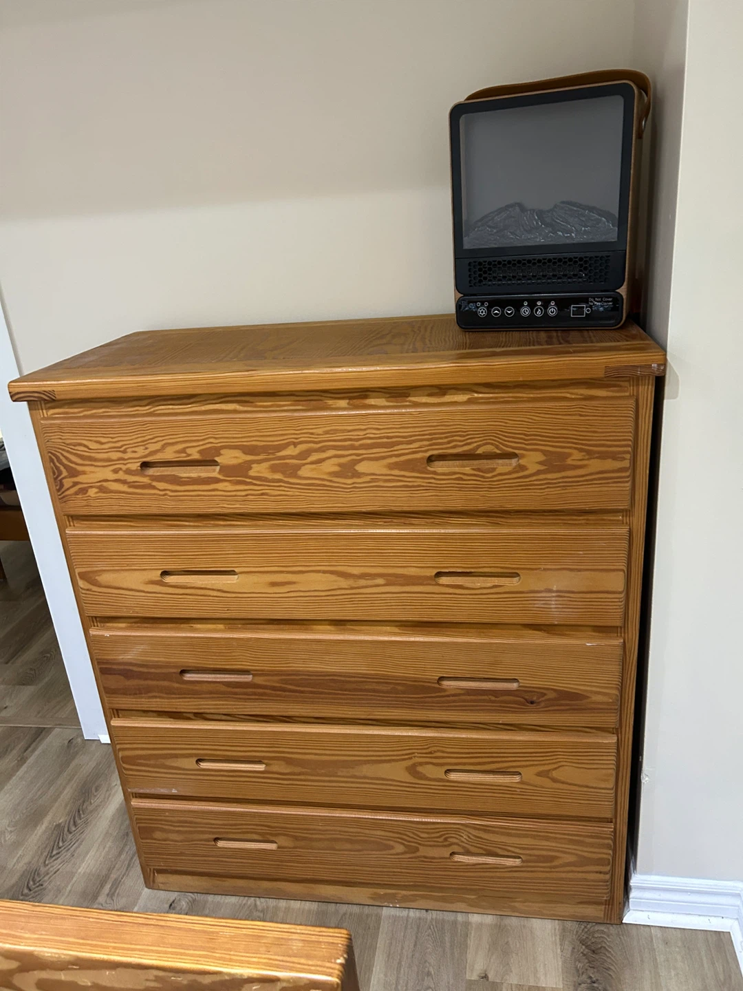 Pine 5-Drawer Dresser