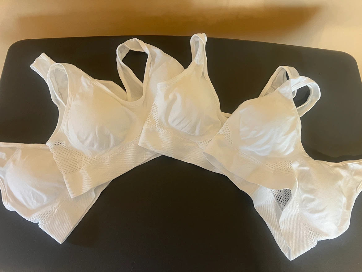 White Seamless Sports Bra - Size M - photo 4