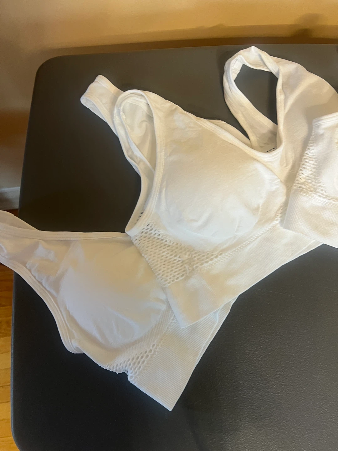 White Seamless Sports Bra - Size M - photo 5