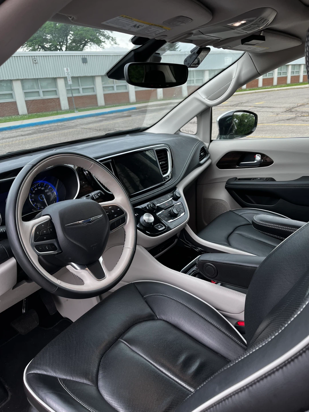 Black Chrysler Pacifica Minivan 2021 limited AWD - photo 4