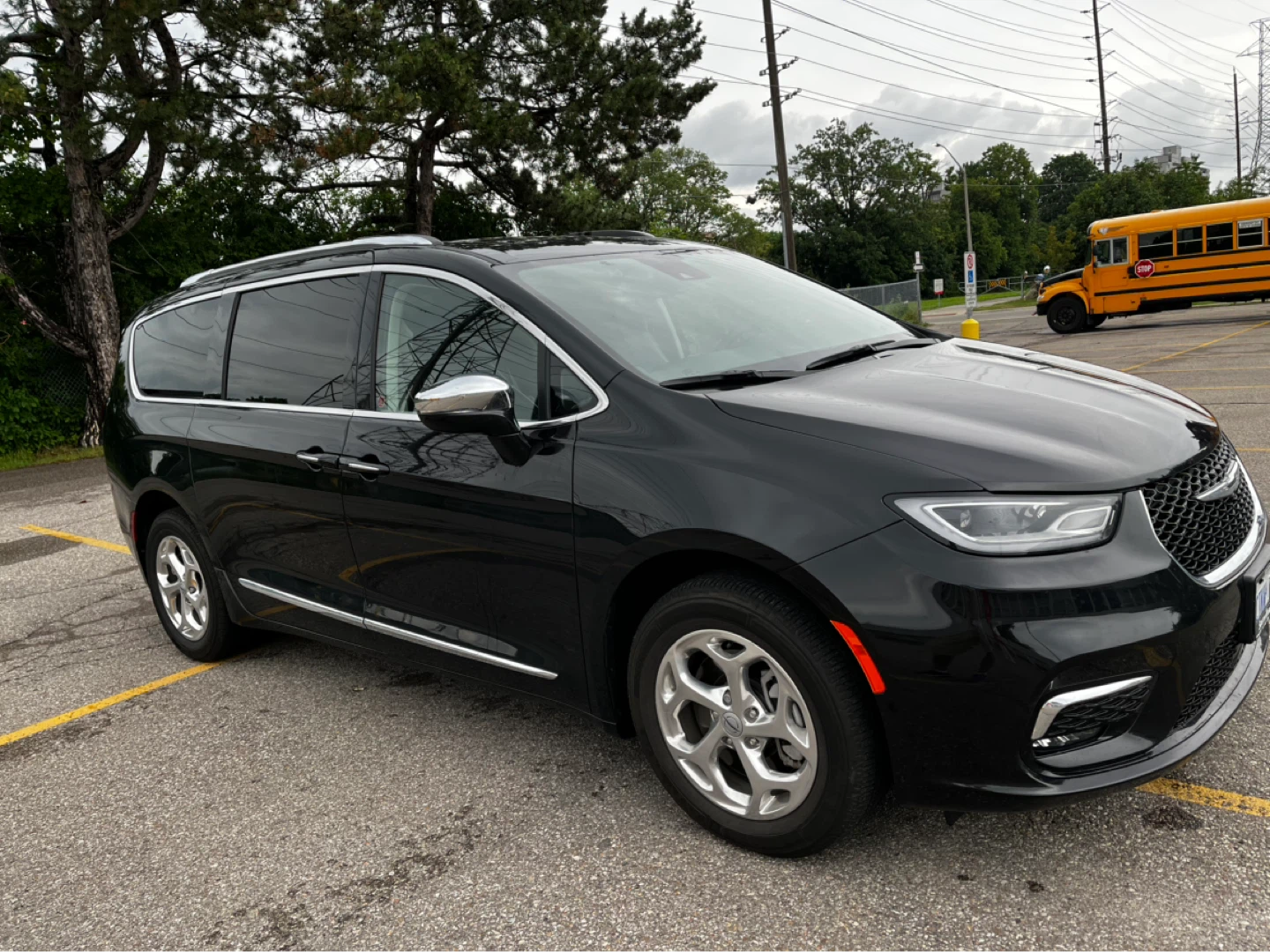 Black Chrysler Pacifica Minivan 2021 limited AWD - photo 2