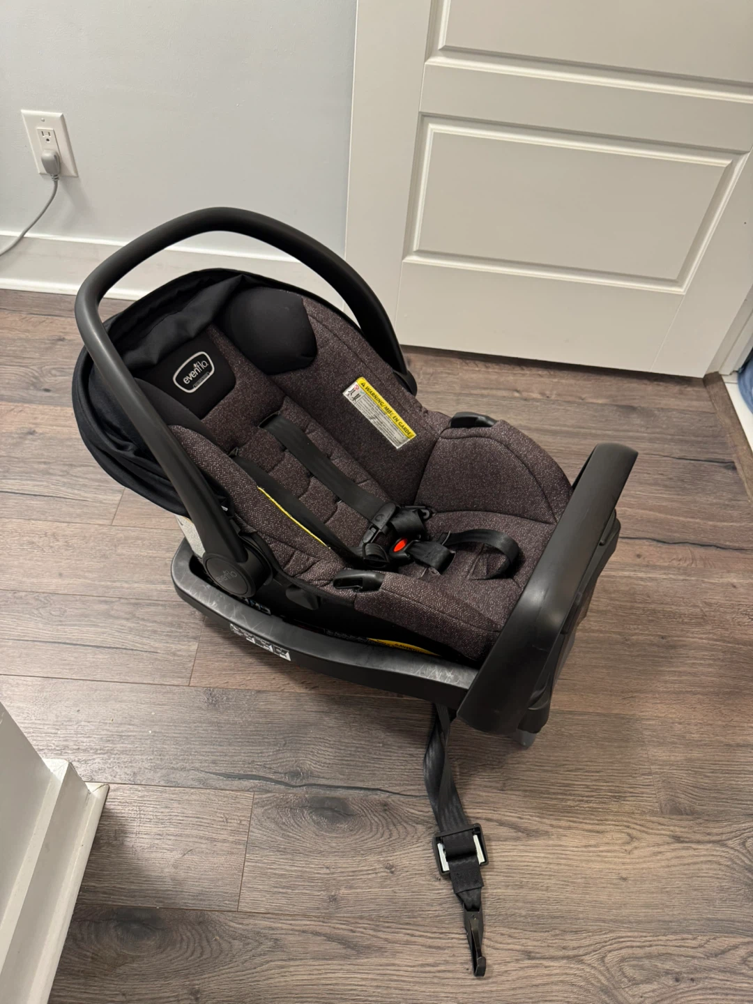 Evenflo Infant Car Seat with Base - photo 2