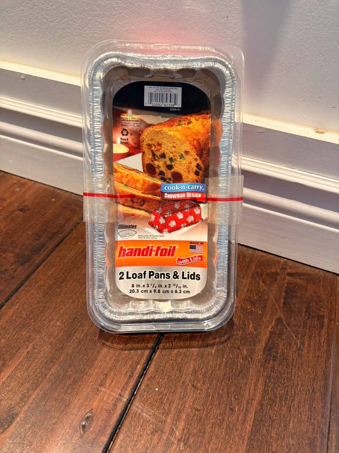 Handi-Foil 2 Loaf Pans with Lids - Snowman Design