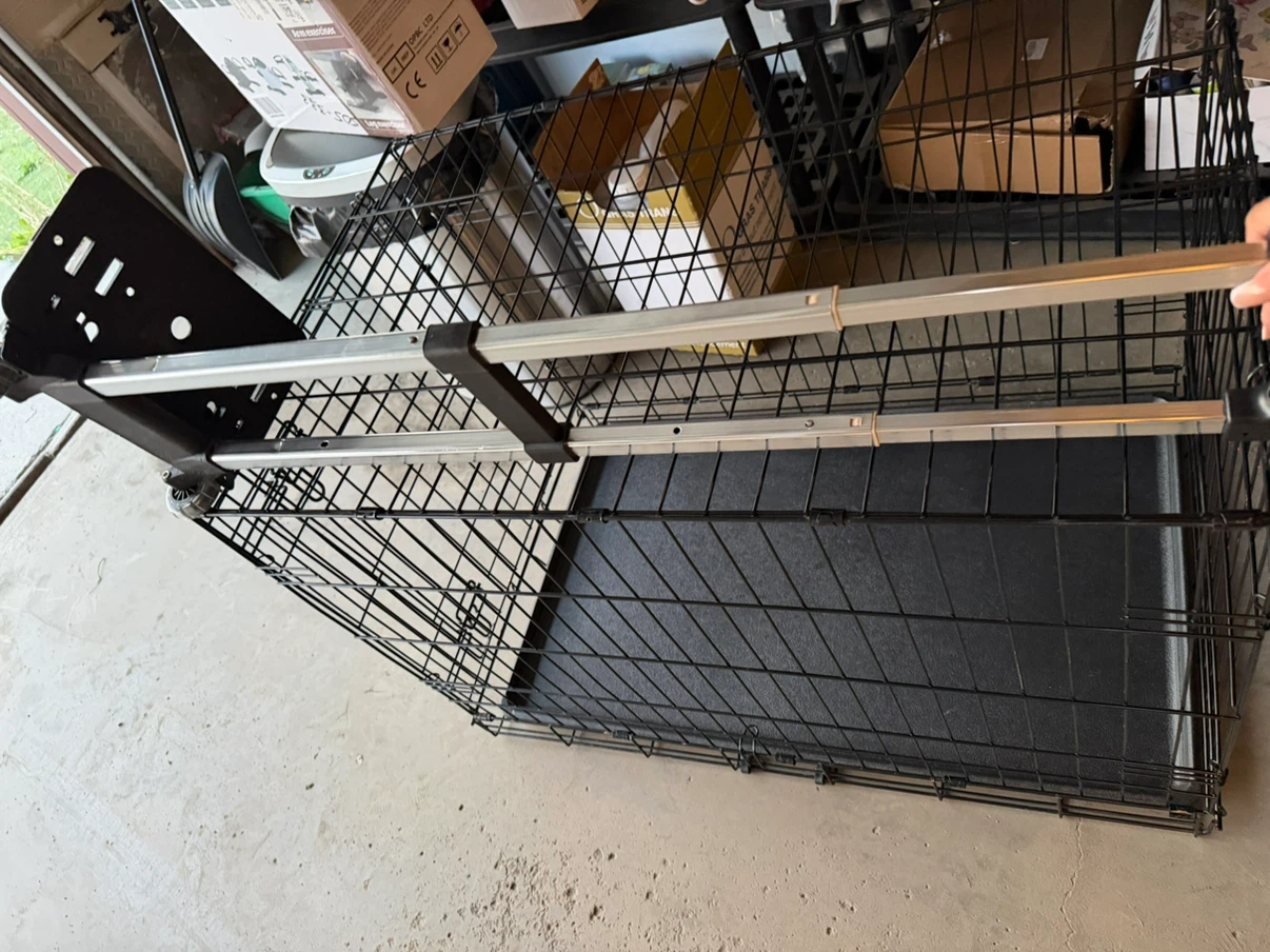 Dog Crate 42" L x 25" W x 27" H - photo 4