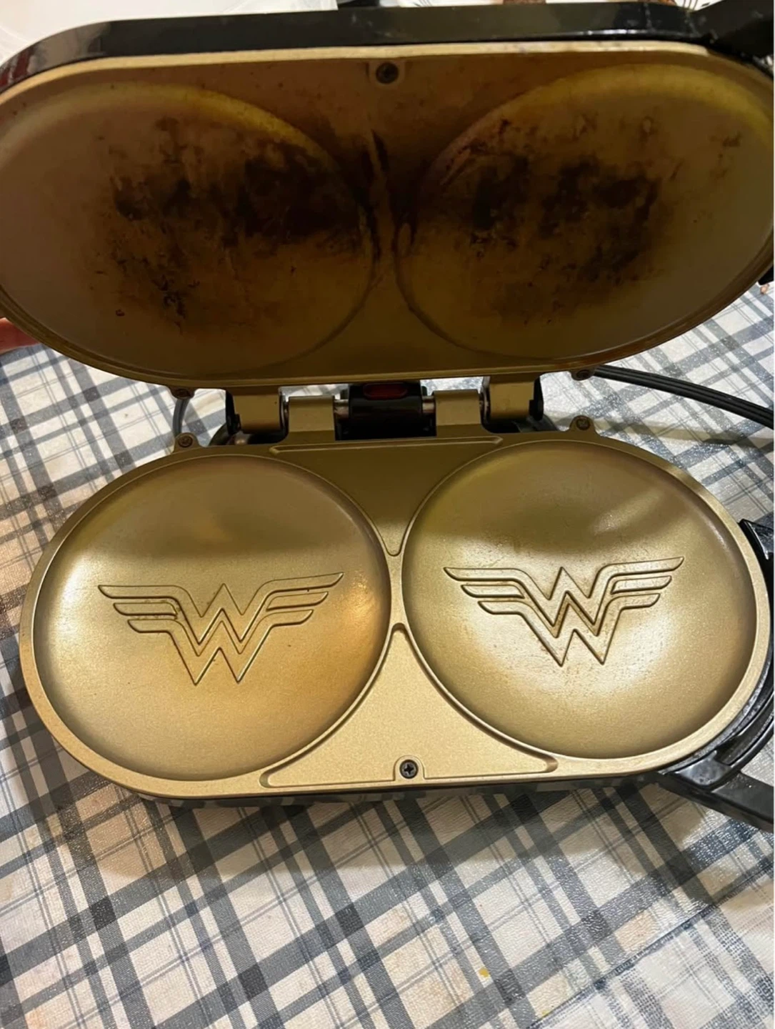 Wonder Woman Pancake Maker - photo 2