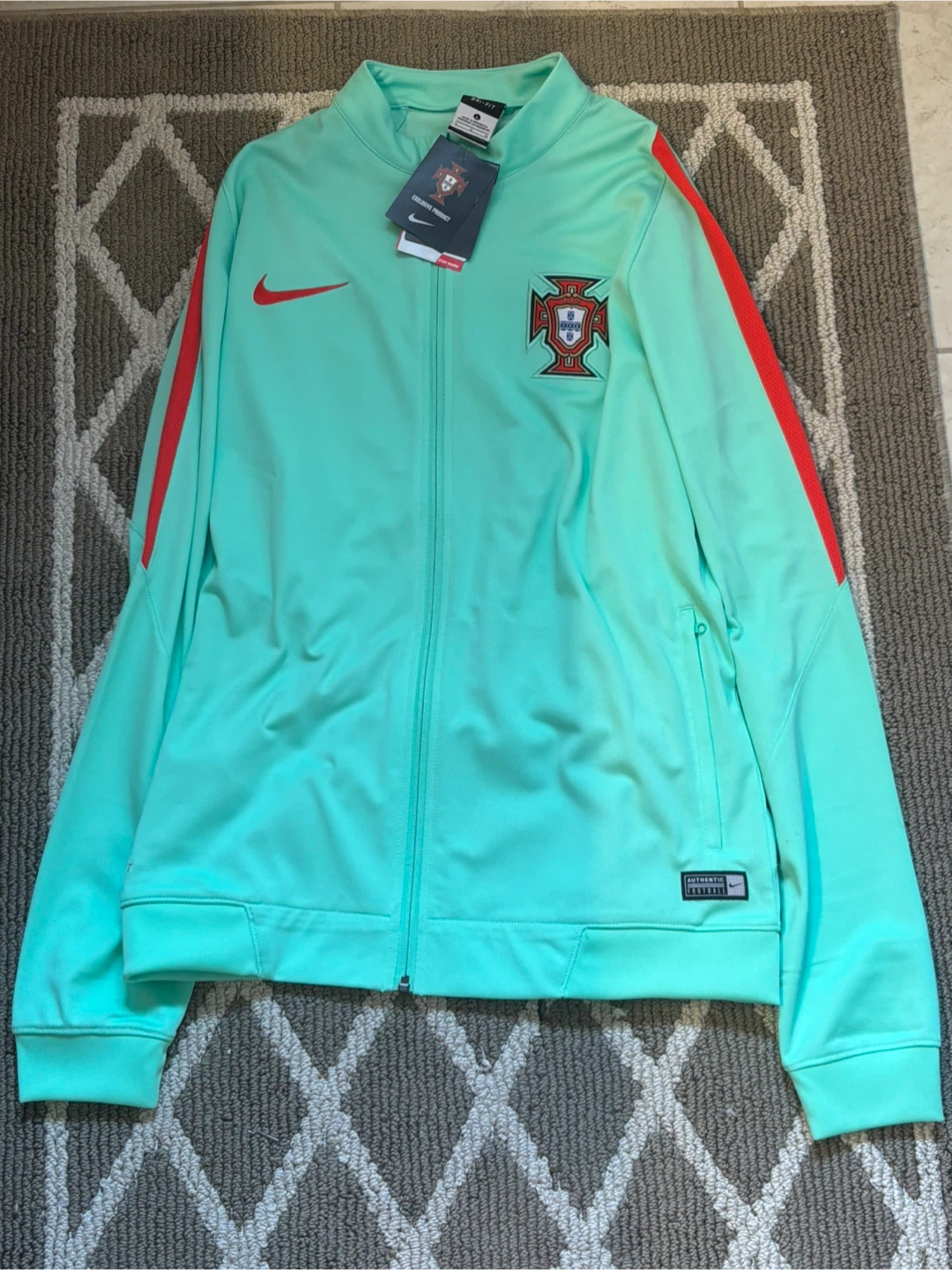 New with tag authentic Nike sweater