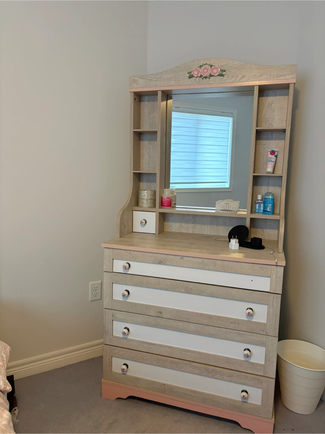 Full bedroom set. Kid/ teen girl