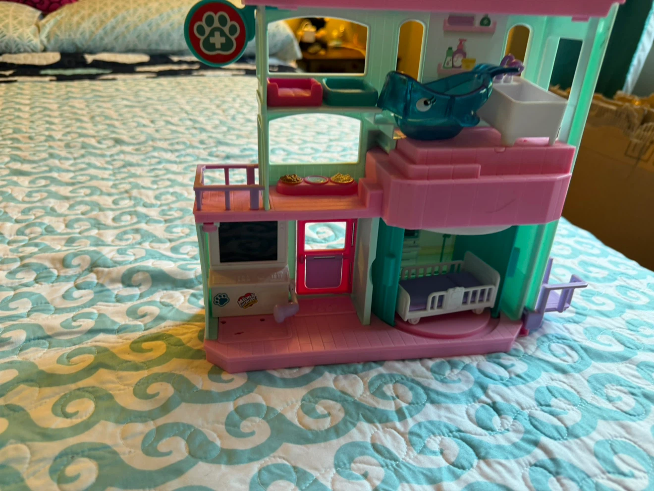 Kid Connection Vet Clinic Playset with Figure