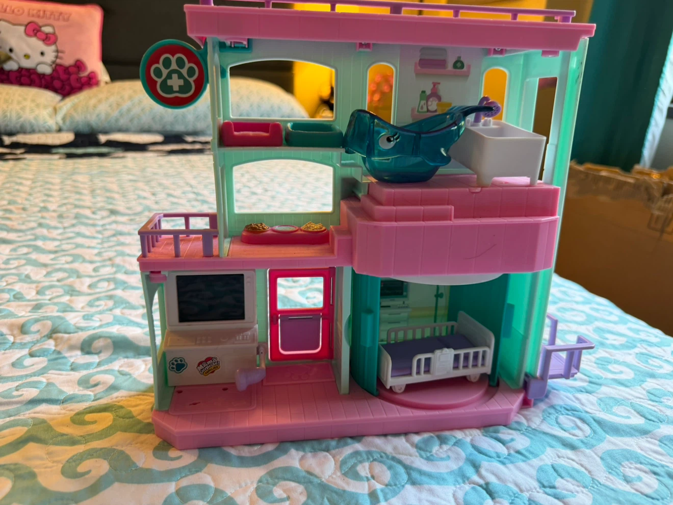 Kid Connection Vet Clinic Playset with Figure - photo 3